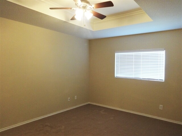 Building Photo - 9314 Silver Vis