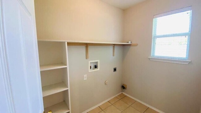 Building Photo - 207 Golden Gate Dr