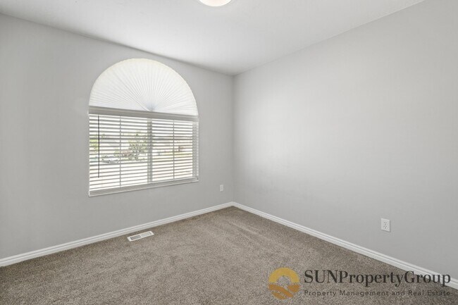 Building Photo - 5458 S 4250 W