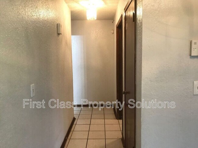 Building Photo - 5316 NW 111th Terrace