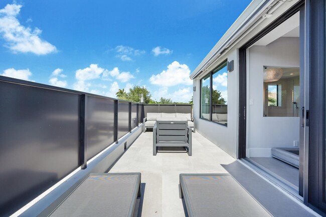 Building Photo - 106 NE 16th Terrace