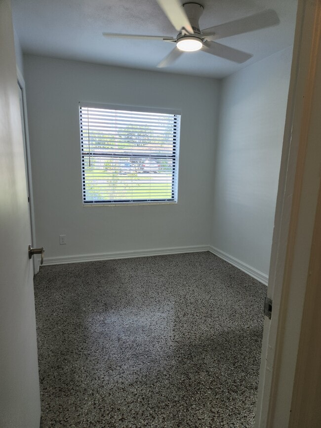 Building Photo - 1005 N Bracewell Dr