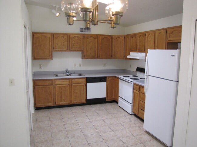 Building Photo - 752 S Sunset Vista Dr