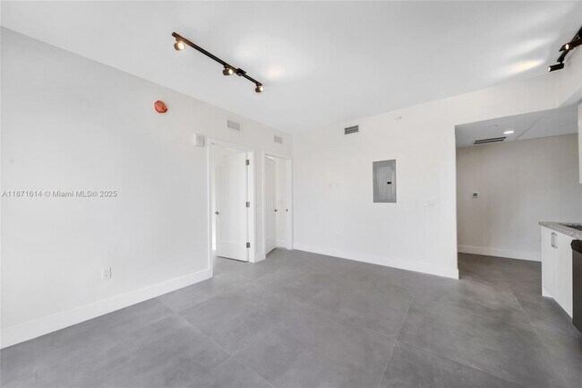 Building Photo - 1536 NW 15th Ave