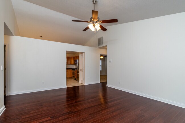 Building Photo - 624 Drakewood Rd