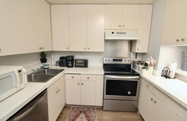 Building Photo - 1860 Ala Moana Blvd