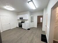 Building Photo - 5 Bedroom Available NOW