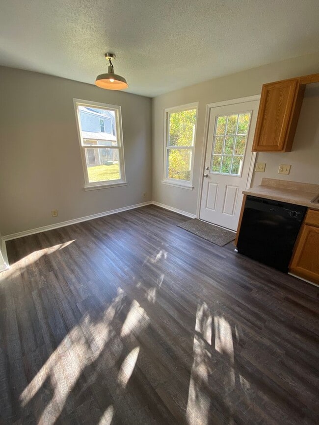 Building Photo - Ask about our move in special