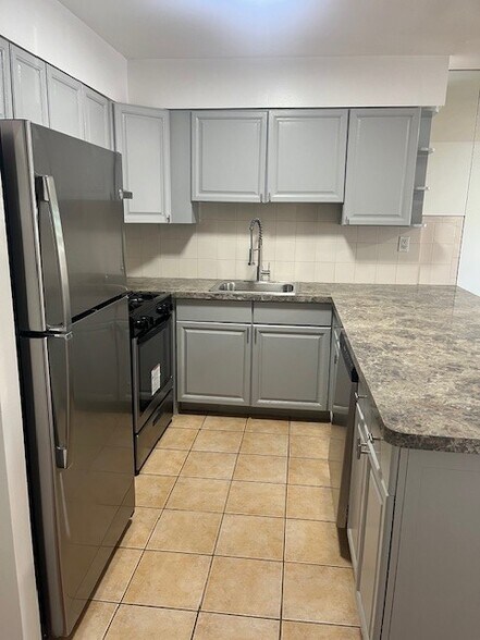Kitchen - 13211 11th Ave