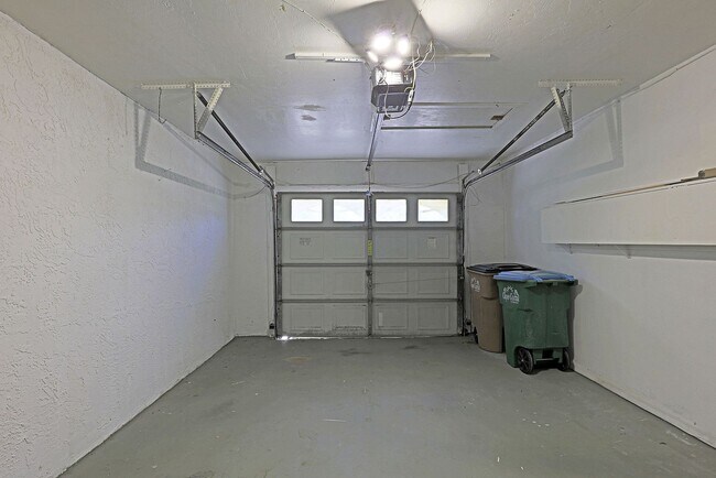 Building Photo - Duplex Cape Coral 3818