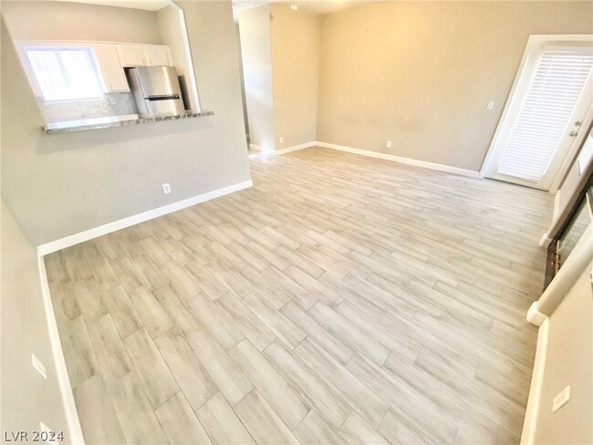 Building Photo - 1900 N Torrey Pines Dr