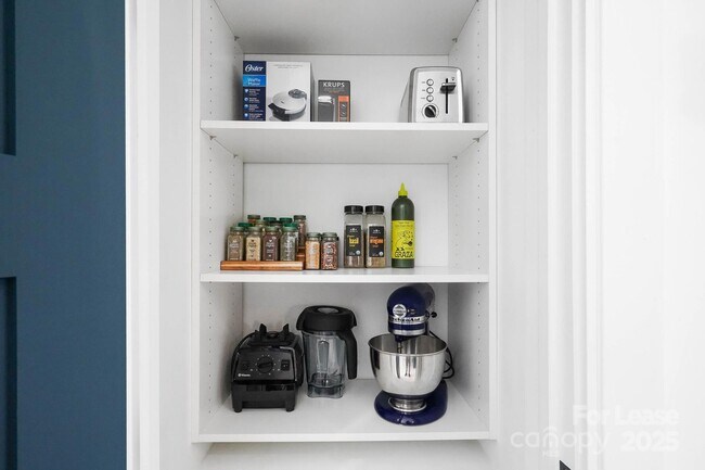 Building Photo - 3301 Spencer St