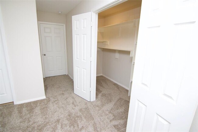 Building Photo - 12039 Clifton Oaks Dr