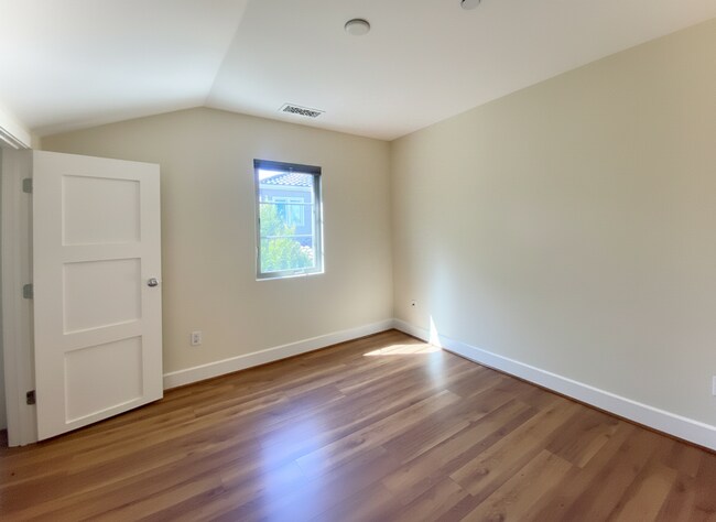 Building Photo - Modern Fremont Home with Expansive Loft for Rent!