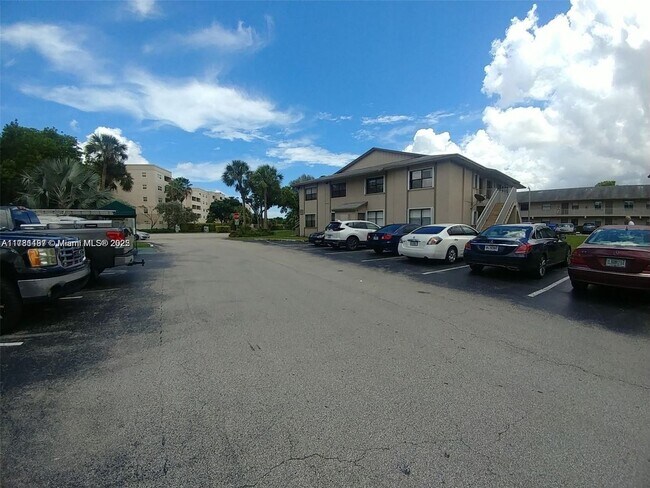 Building Photo - 7662 SW 152nd Ave