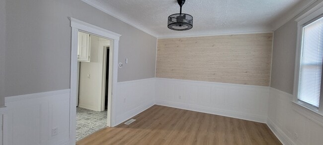 Building Photo - 68 E James St