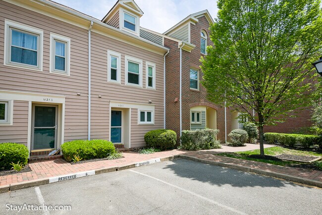Building Photo - 1121 N Stuart St