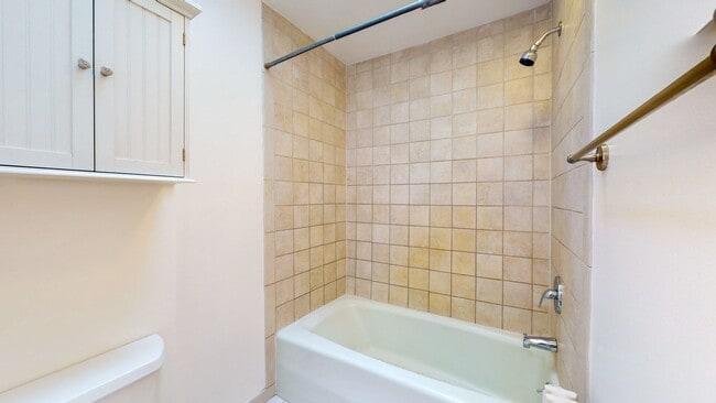 Building Photo - Spacious One Bedroom Cottage in Greenwich