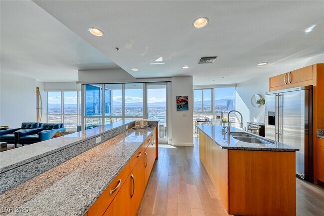 Building Photo - 4525 Dean Martin Dr