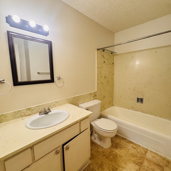 Building Photo - 2901 Helena Ave