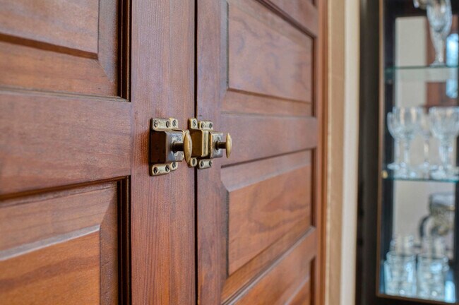 Building Photo - 3073 Fairmount Blvd