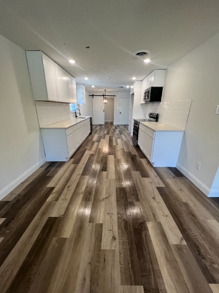 Building Photo - 1501 W Chestnut St