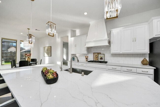 Building Photo - 10719 Klaria Cres Ct