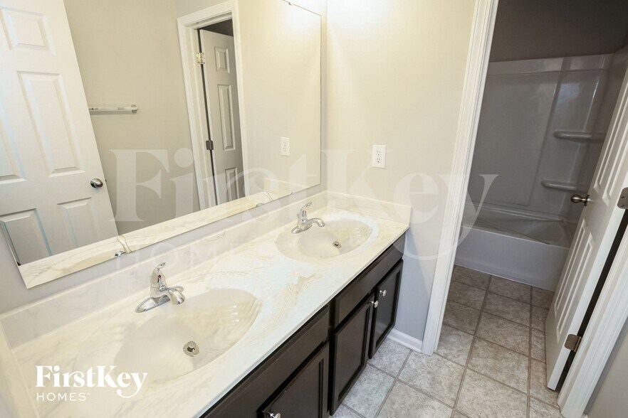 Building Photo - 897 Adena Ln