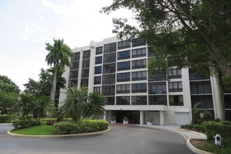 Building Photo - 5951 Wellesley Park Dr