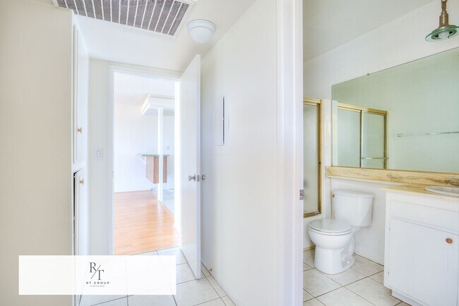 Building Photo - Spacious 2-Bedroom, 2-Bathroom Unit in Prime Monterey Park