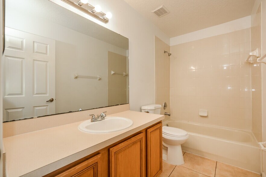 Building Photo - 2601 River Ridge Dr