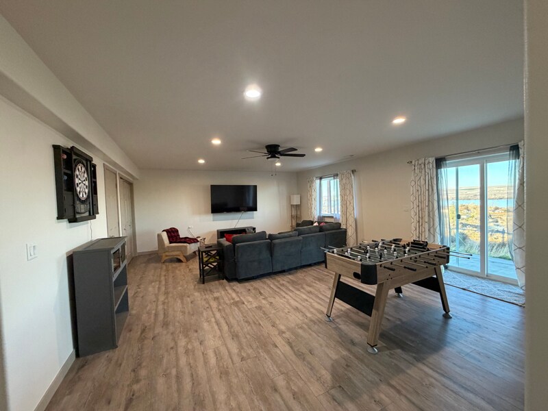 Building Photo - 185 Truman Dr