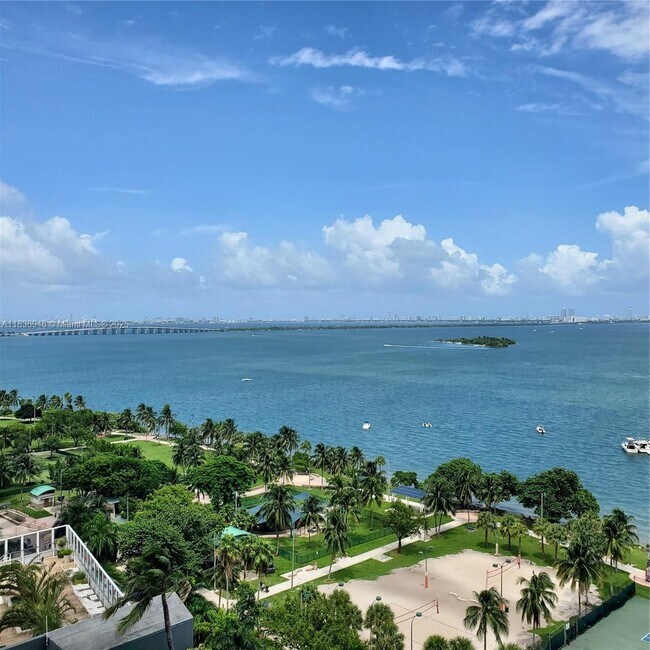 Building Photo - 1750 N Bayshore Dr