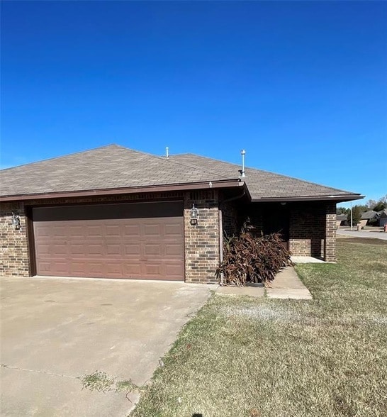 Primary Photo - 709 NE 21st Terrace