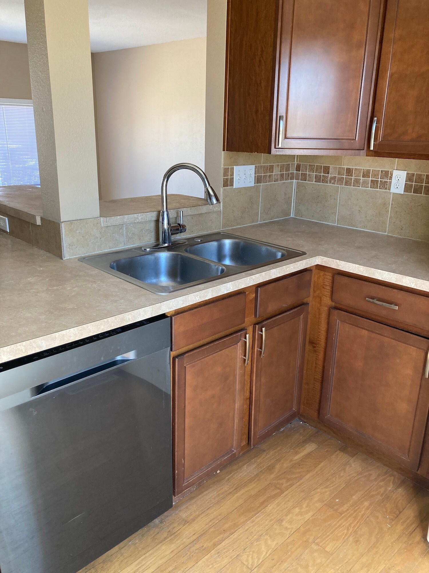 Building Photo - 1083 Hooker St