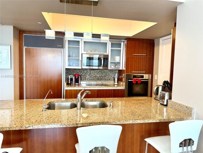 Building Photo - 17201 Collins Ave