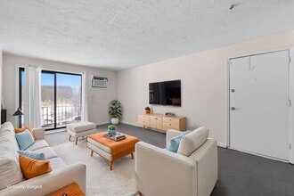 Building Photo - 276 Codman Hill Rd