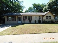 Building Photo - 1005 S 19th St