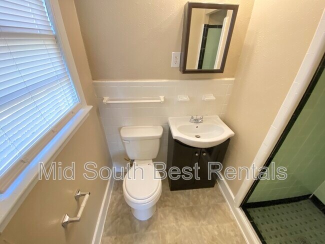 Building Photo - 1766 Carlyle Ave