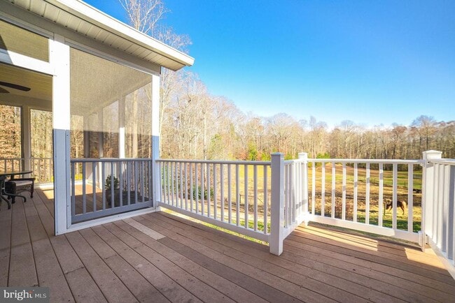 Building Photo - 24900 Fox Run Ln