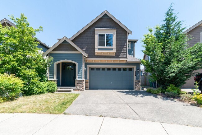 Primary Photo - Large and Luxurious 2013 Built Home!