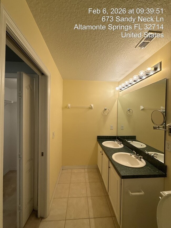 Building Photo - 673 Sandy Neck Ln