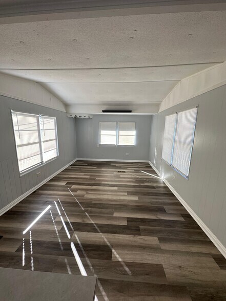 Building Photo - 7663 Bentwillow Dr