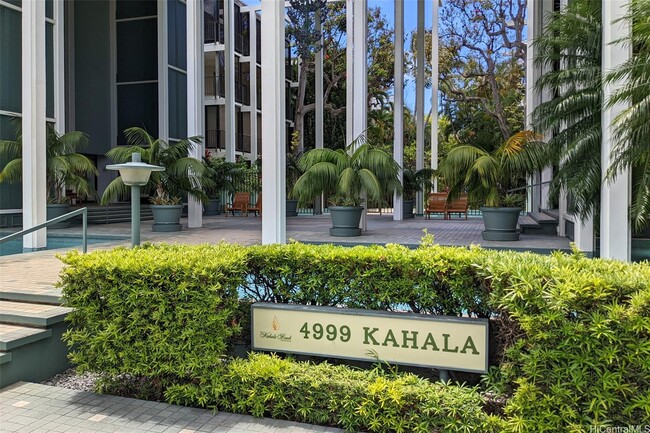 Building Photo - 4999 Kahala Ave