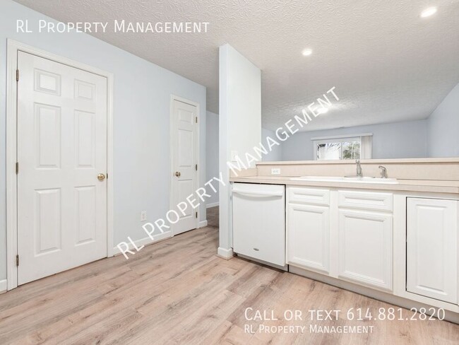 Building Photo - Nice 2 Bedroom/1.5 Bathroom Condo