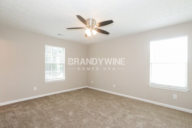 Building Photo - One month FREE RENT!!!