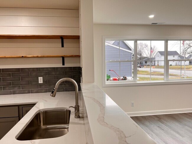 Building Photo - 1218 N Apperson Way