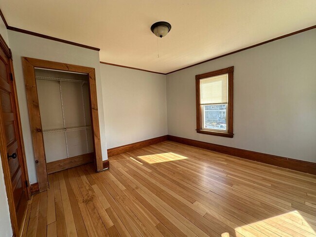 Building Photo - 449 Kelley St