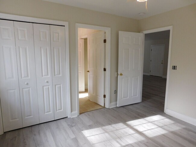 Building Photo - 273 Scott Farm Ln