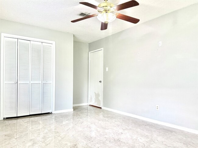 Building Photo - 9002 Sabastian Dr